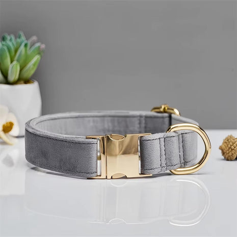 Personalized velvet dog collar "Emilia" with engraving – Adjustable &amp; Elegant