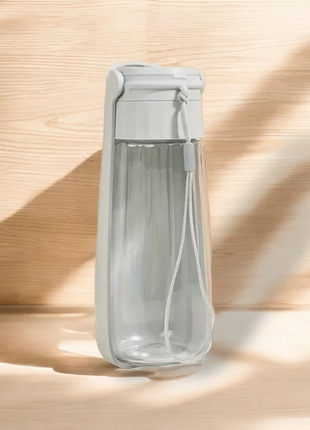 Tragbarer und stabiler und faltbarer 550ml Wasserspender für unterwegs