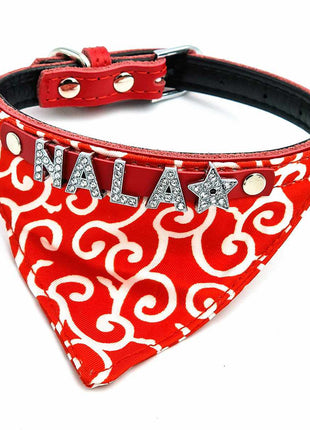 Hundehalstuch mit Namen und Hundehalsband aus echtem Leder. Besetzt mit glitzer Strass-Buchstaben