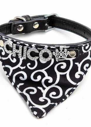 Hundehalstuch mit Namen und Hundehalsband aus echtem Leder. Besetzt mit glitzer Strass-Buchstaben