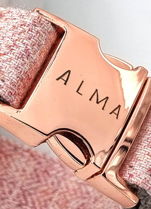 Süßes Hundehalsband mit Namen, graviert auf Schnalle