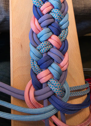 Handgemachtes Paracord-Hundehalsband Bubblegum