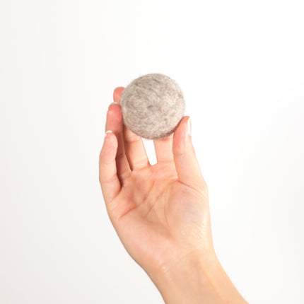 BUDDY. Hundespielzeug aus Wollfilz "Ball"