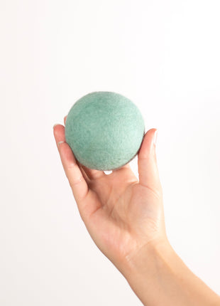 BUDDY. Hundespielzeug aus Schafwolle "Ball" - Mint