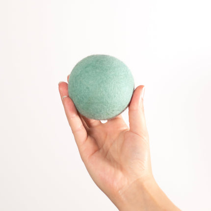 BUDDY. Hundespielzeug aus Schafwolle "Ball" - Mint