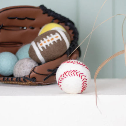 BUDDY. Hundespielzeug aus Schafwolle "Baseball"