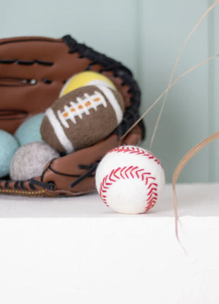 BUDDY. Hundespielzeug aus Schafwolle "Baseball"
