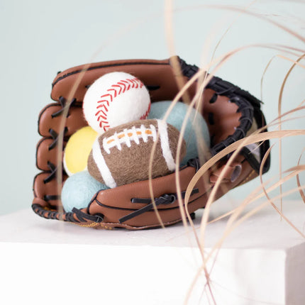 BUDDY. Hundespielzeug aus Schafwolle "Baseball"